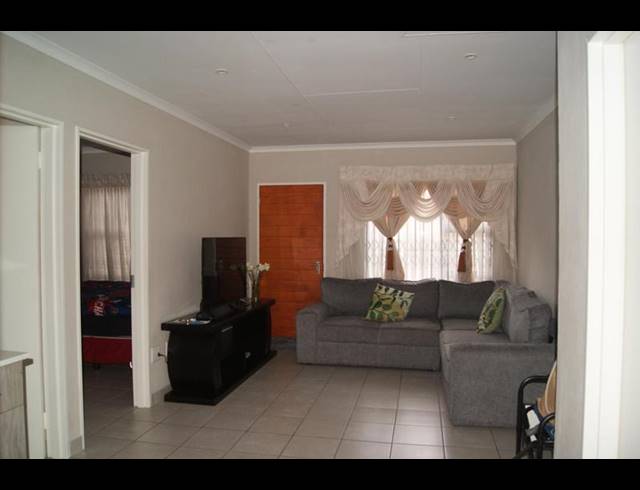 2 BEDROOM APARTMENT FOR SALE IN DAWN PARK